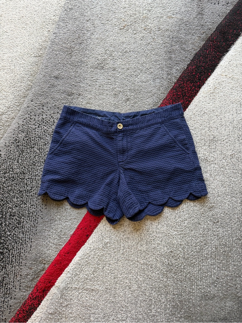 Lilly Pulitzer Navy Scalloped Hem Mid Rise Shorts